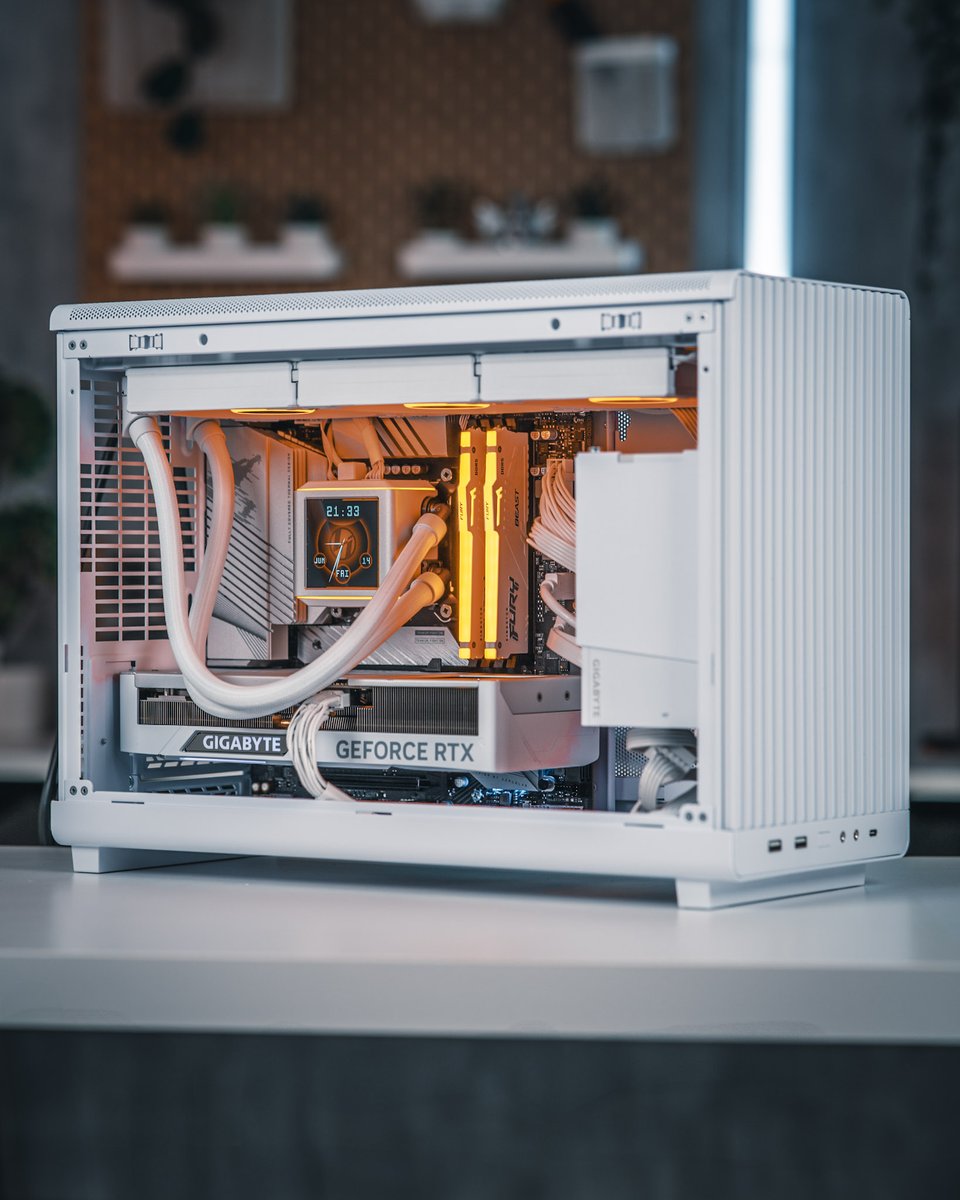 LIAN LI Global on X: "Orange flavored A3-mATX is 'appeeling'🍊 📸 cr.  @rgb_ftw #LIANLI #A3MATX #pc #white #gamingrig #orange  https://t.co/kP5cQywy6x" / X