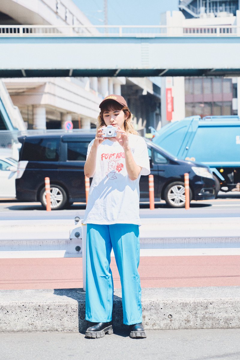 genic_web's tweet photo. ストリートファッションによくあうルックスと、スナップシューターとしての実力は、キッズだけのものにしておくにはもったいない。大人への新提案、トイカメラ「PINT KIDS」（ピントキッズ）を8名に ＃プレゼント！

① @genic_web をフォロー
② この投稿をリポスト

詳細 https://t.co/aTLDCEOf5K
Model：名取五葉 @camera_chico
Photographer：中山文 @nkyn_photo 
※本投稿の掲載写真はフルサイズデジタルカメラで撮影。
　作例写真はWEBにてチェック。

詳細 https://t.co/aTLDCEOf5K
@cocotas__