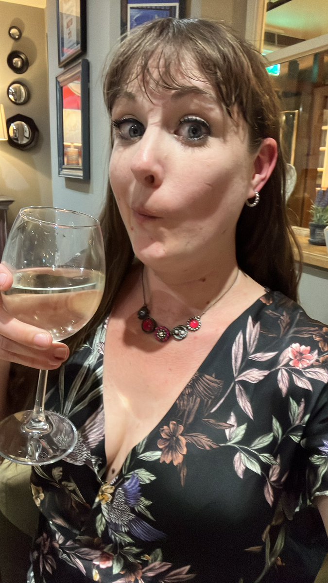 JudieannRose's tweet image. Last night I went #outout
This morning I am #brokenbroken
