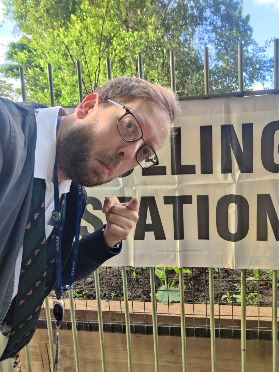 PolWelly's tweet image. Mr Brown says... VOTE!