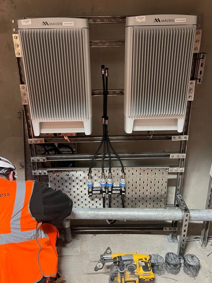 ceomaven's tweet photo. This week the Maven Wireless DAS is being installed in a tunnel under Thames in London providing mobile phone coverage for all operators. They are maintenance free and without cooling fans consuming only half of the power compared to competing solutions. #DAS $MAVEN #UK #London https://t.co/oLqghUJFOA
