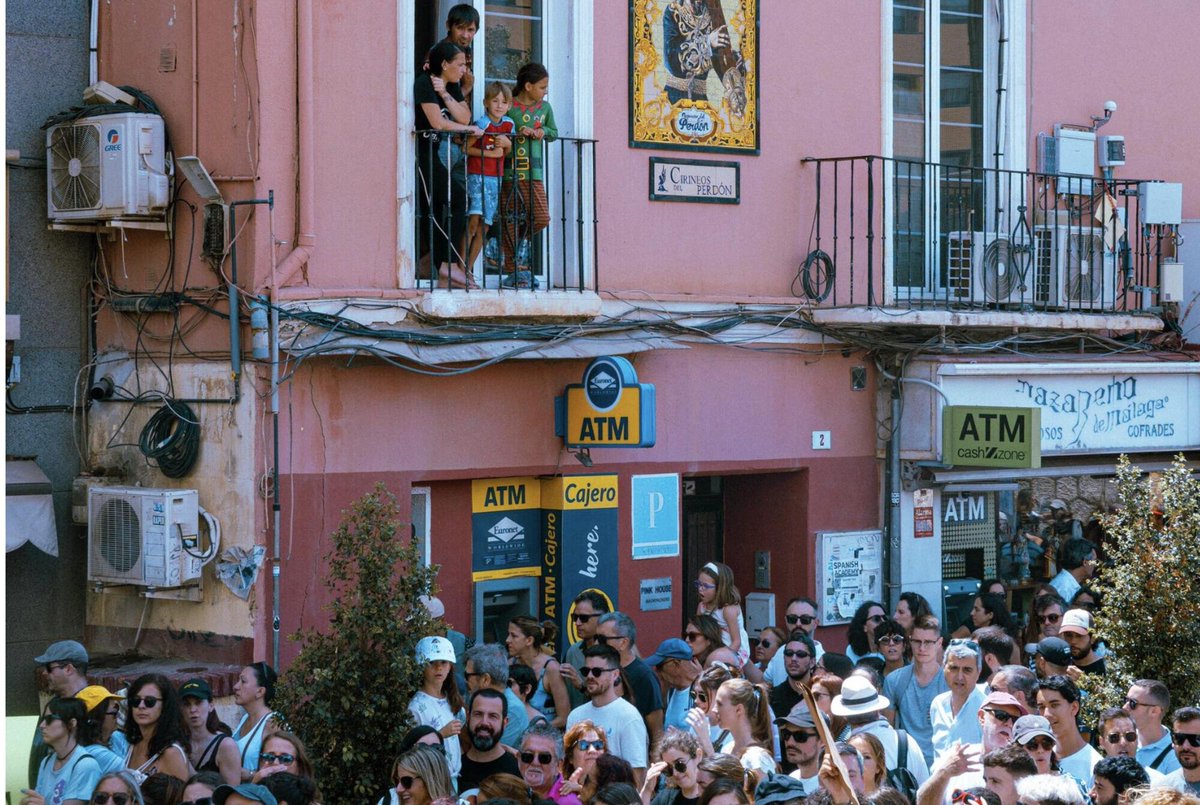 🧳“No aticen al turismo”: La Junta de Andalucía espera 21,5 millones de visitas a pesar del hartazgo social

✍️<a href="/laespigaora/">Aurora Báez Boza</a>
📷 <a href="/AnoukRielo/">Anouk</a> 

elsaltodiario.com/vivienda/no-at…