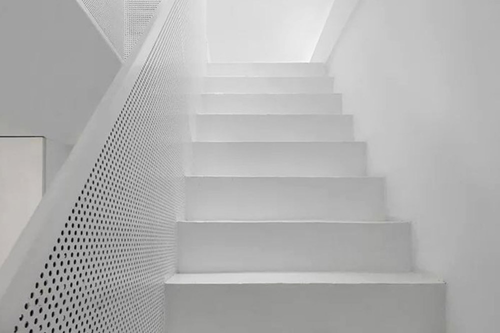 tbkmetal's tweet photo. 🚀 Discover the versatility and style of perforated metal railing guardrail designs! 

Perfect for both safety and aesthetics in modern architecture. Learn more with TBK Metal's latest insights: https://t.co/HyHlH51maE

#Architecture #Design #Innovation #Metalwork #TBKMetal https://t.co/MSgGAlyF27