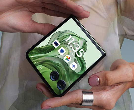 stufflistings's tweet photo. Q1. What is the tagline of the #motorolarazr50Ultra?
A. Flip the Script
B. Flip the Game
C. Fold the Script
D. Fold the Game
#winmotorolarazr50Ultra #FlipLessDoMore https://t.co/o9wKc7i0mP