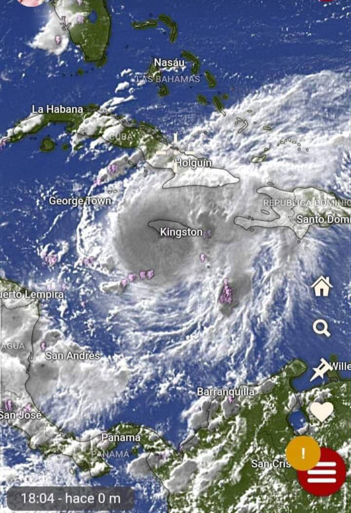 #CubaMined mantiene comunicación con la brigada educativa cubana en Jamaica debido al paso del huracán Beryl por el Caribe. Los colaboradores se encuentran en lugares seguros y la dirección de la brigada se ha mantenido en contacto con todos.