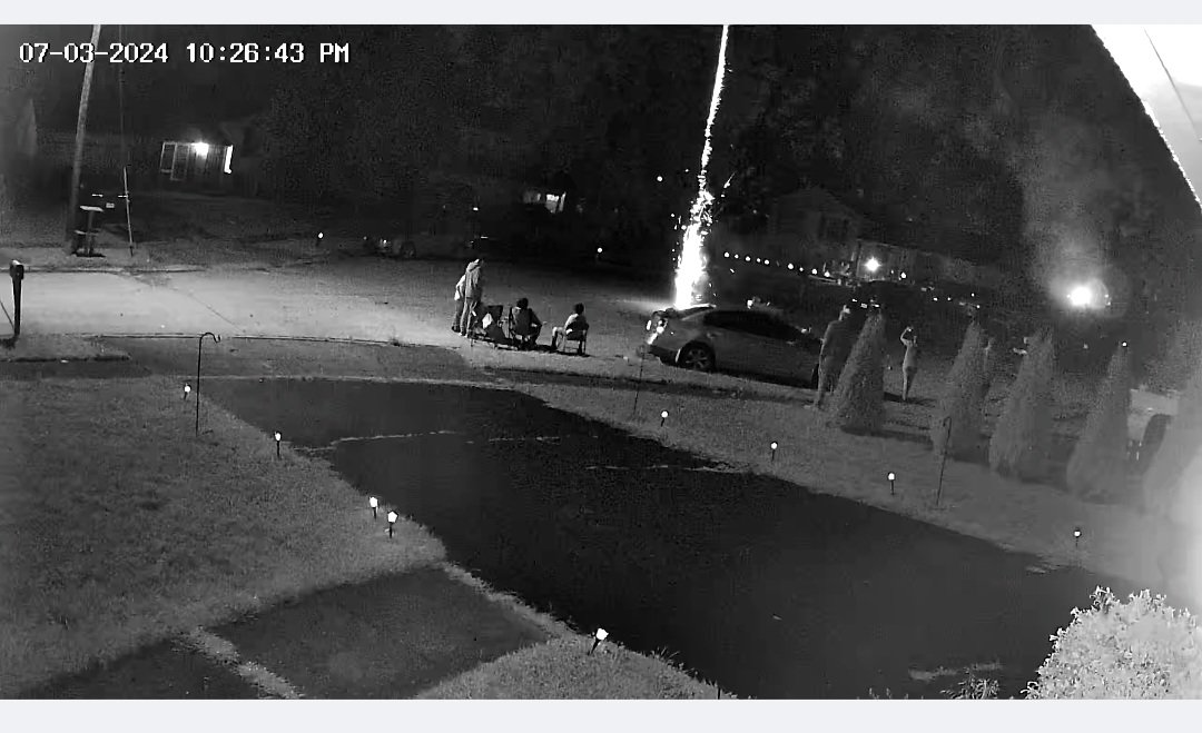 De2Media's tweet photo. @ColumbusPolice I have called the Police 4xs thus evening about the neighbor at 3426 Weyburn Court with illegal ariel fireworks in the middle of the street and no one has shown up and they are hitting my roof and windows https://t.co/J7JACFZ4vi