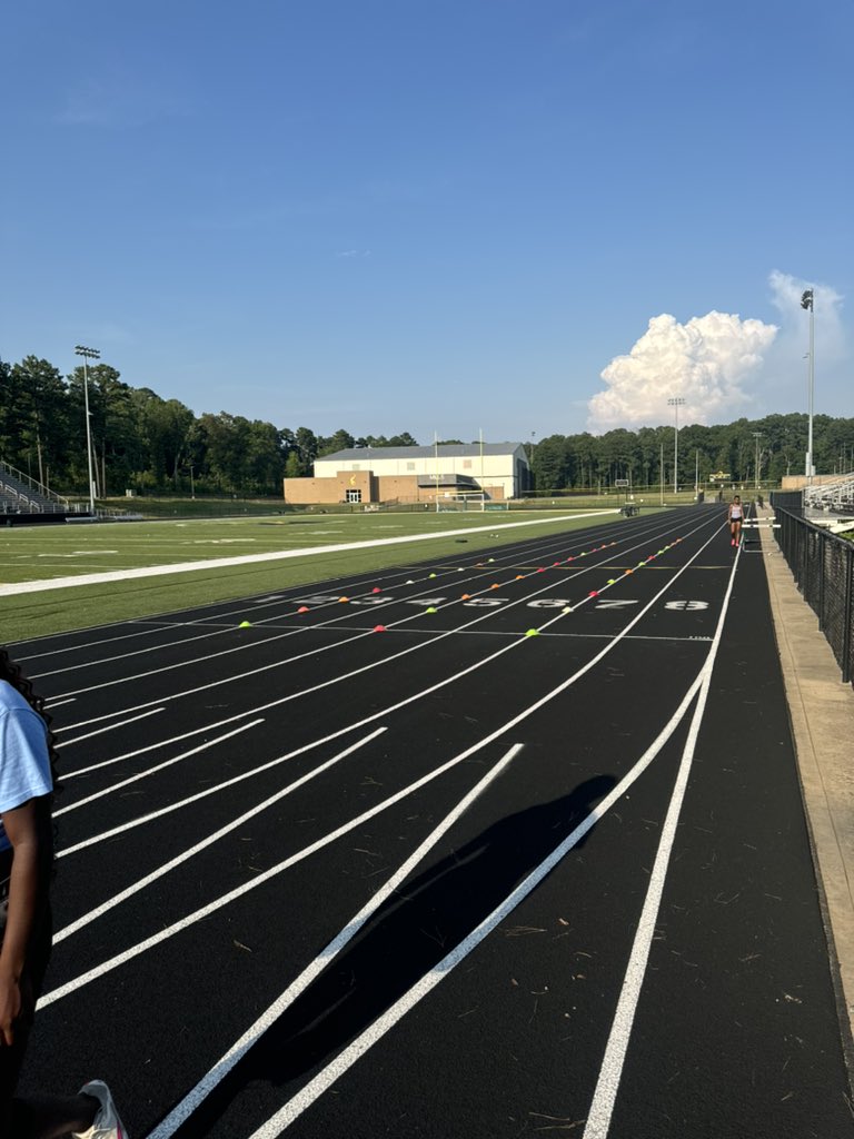 KendrickKfast's tweet image. I usually bring out the micro hurdles but we doing cones today