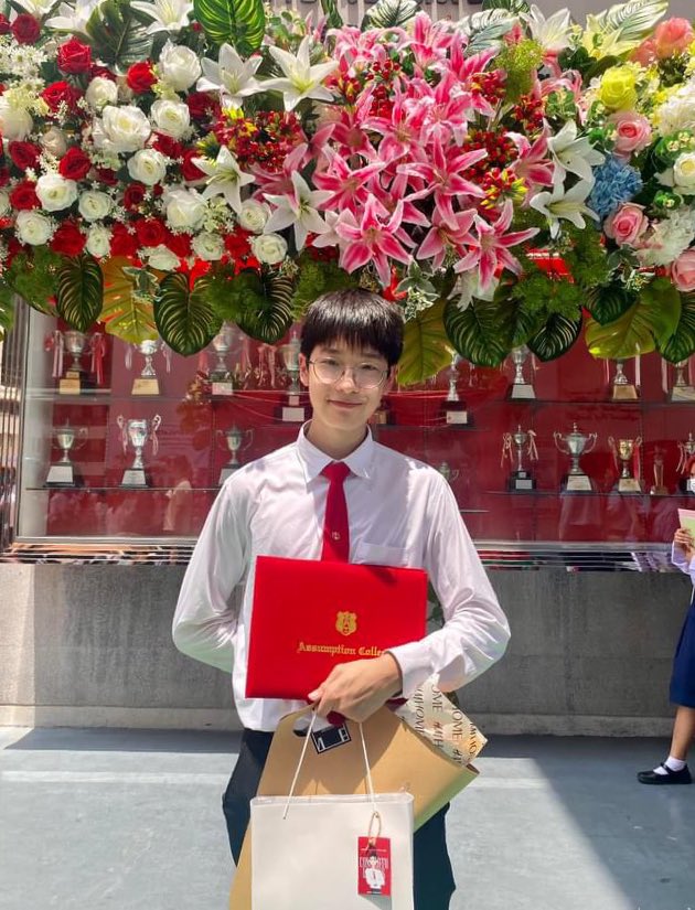 xanerp_'s tweet photo. ไอ่บัสตอนจิ๋วอยากเปนหมอกันเต้ม เด็กหัวกะทิสายวิทย์มาก พี่ไทยตอพ พี่เน้กอสช พี่จุ๋งจั๋งสาธิตมศว yessss https://t.co/J3mV8JYtYG