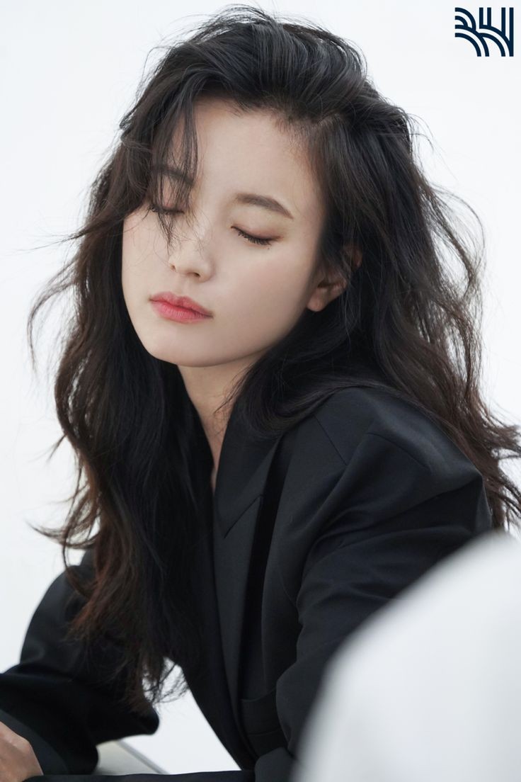 Good morning to this gorgeous woman ♡♡