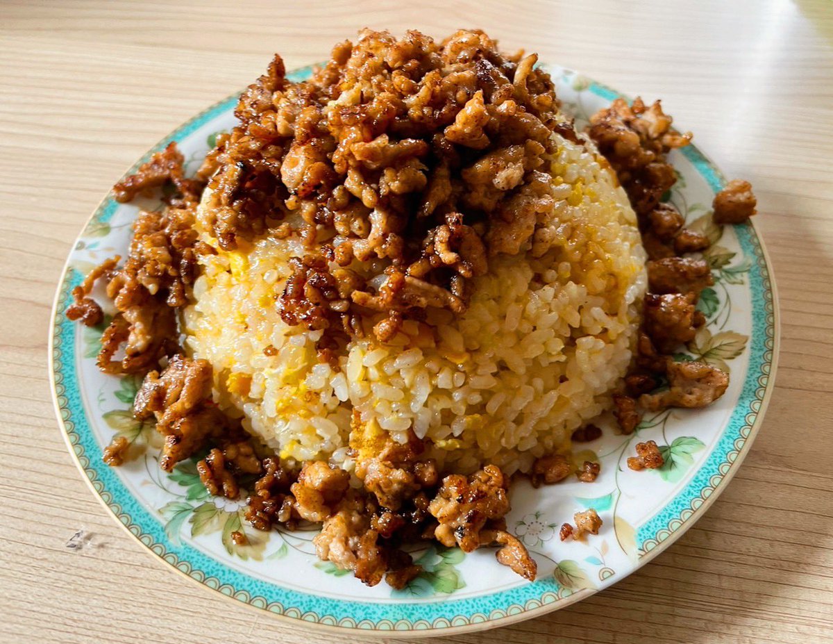 ヤケクソ肉炒飯作りました😈
ぴょんの手作り料理食べたい人はRT💜