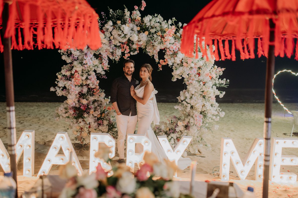 BaliHomeWedding's tweet photo. BALI WEDDING PROPOAL #ArtsOfWedding #BaliHomeWedding #LombokWeddingPlanner #LovinaWeddingVenue  #MarryYou #Sparkler #Firework #Firedance #StageRental #HairMakeup #BaliWedding #BananaTerang #BananaLeafcandles #hundredCundles #FloatingFlowers visit us : https://t.co/tkiNJ7RAlM https://t.co/JIWYUI3OJg