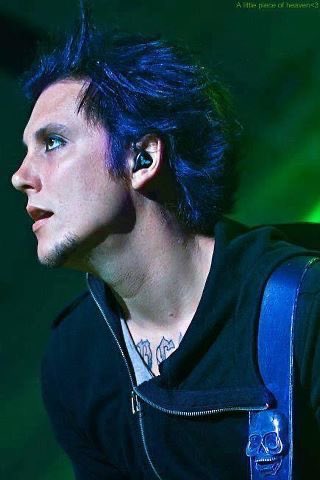 Bl00dyvisionary's tweet photo. Really thinking about synyster gates tonight https://t.co/mgokQMFkqQ