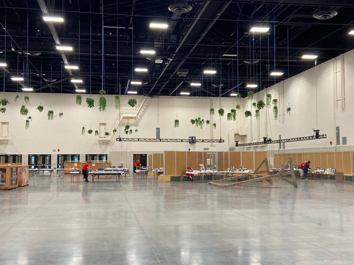 CSWestshowcase's tweet image. Here we go! Our amazing construction crew have started set up for the 2022 Western Oasis. 🎉
