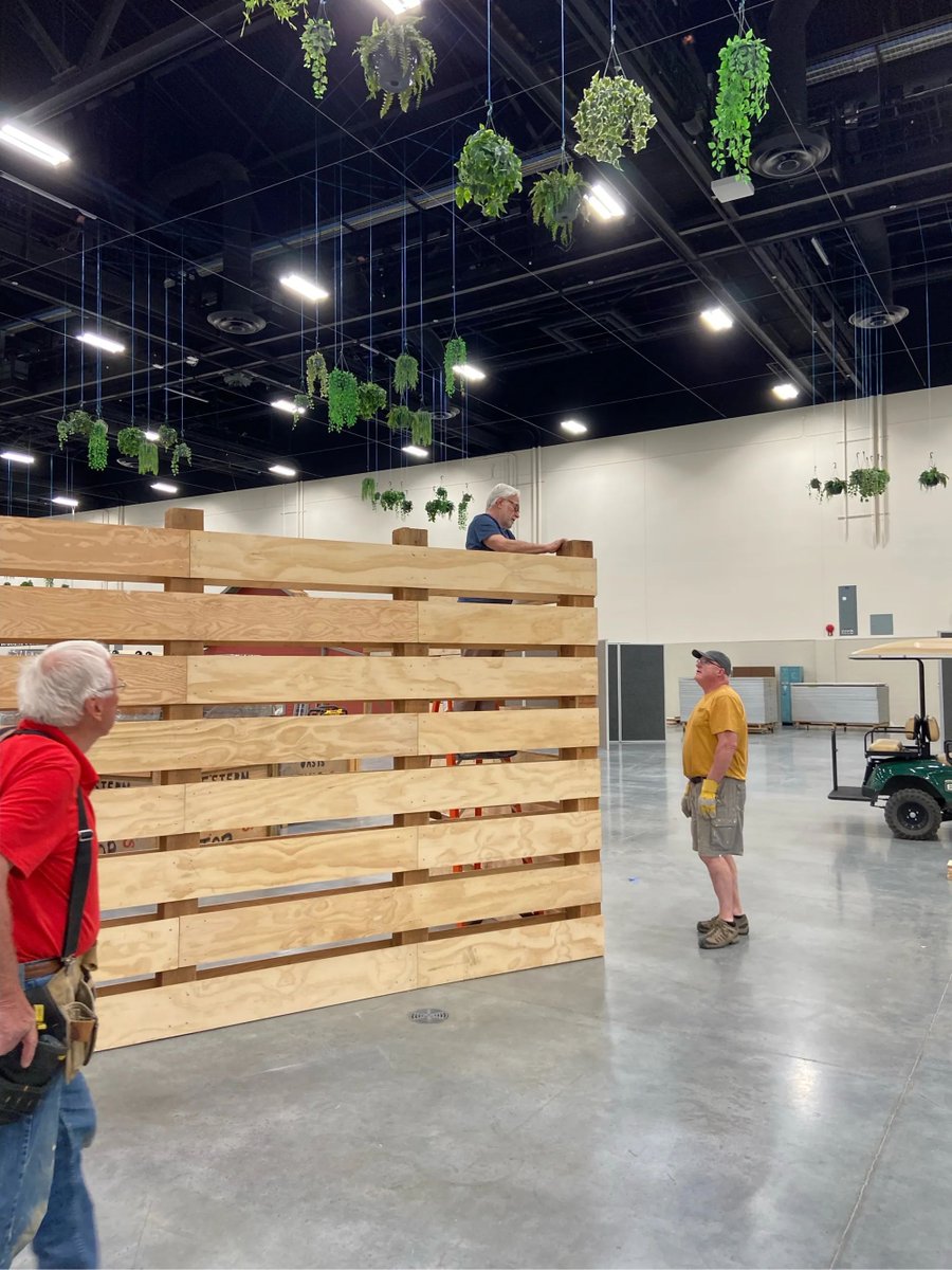 CSWestshowcase's tweet image. Here we go! Our amazing construction crew have started set up for the 2022 Western Oasis. 🎉