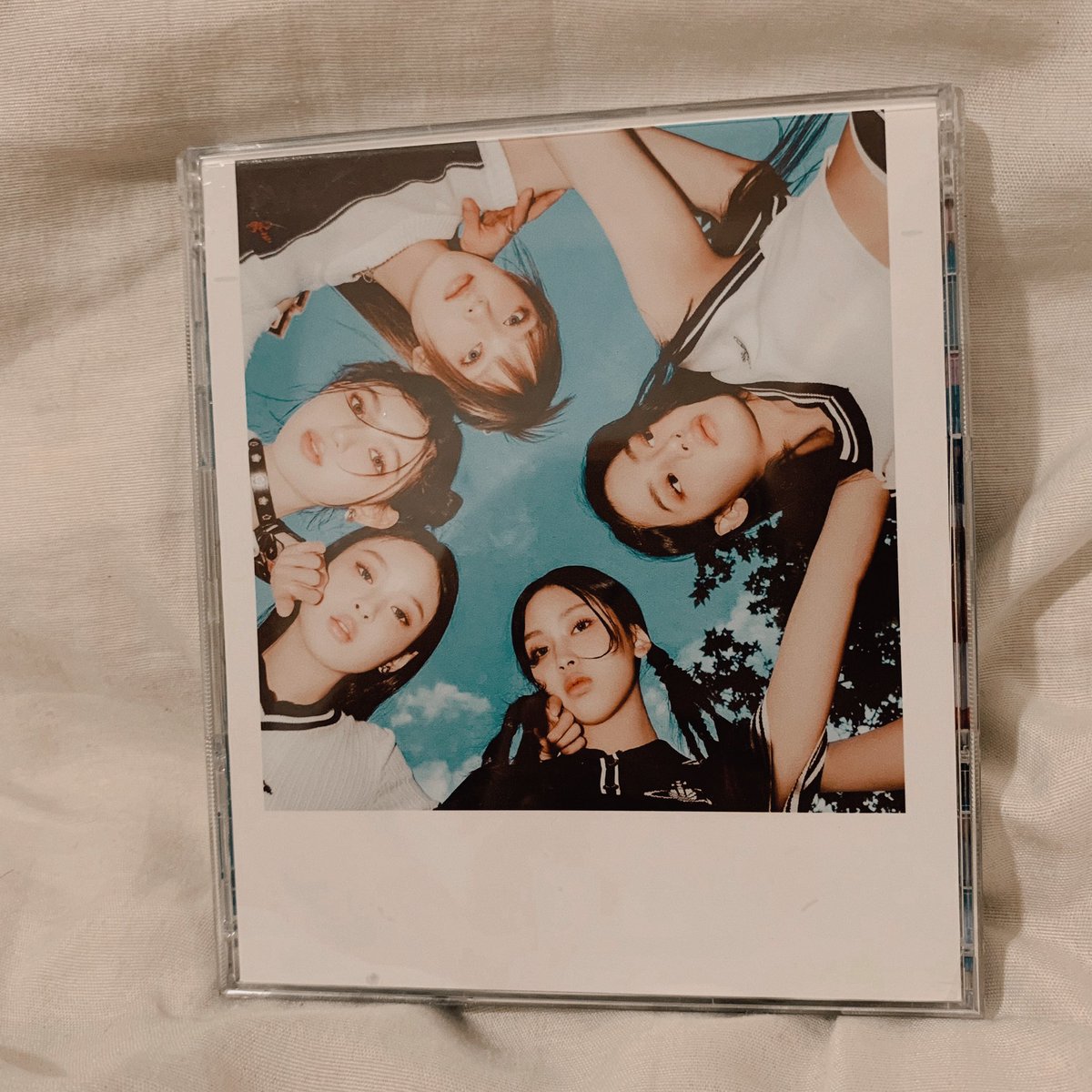 PlimioStore's tweet image. 💫 Novo Lançamento 💫

NewJeans - Toda a Discografia.

Inclui:
- 1 CD com Todas as musicas lançadas do Grupo.
- Estojo com capa, contra capa, foto interior, CD ilustrado, e foto de fundo.
- 9 Polaroids em Alta Qualidade.

💸 Preço: 24,99R$ 💸

Link: br.shp.ee/qD8M3Db