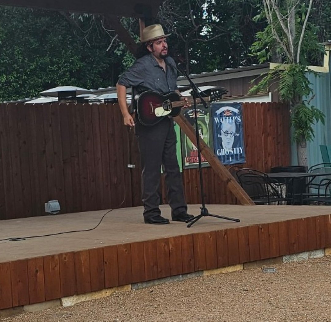 Folks, I'm in a songwriting competition. I made it through round 1, but now I need your votes. 

Click the link below to vote for me to make it to the final round AND support the Hope Hospice 

givebutter.com/thegrueneguita…