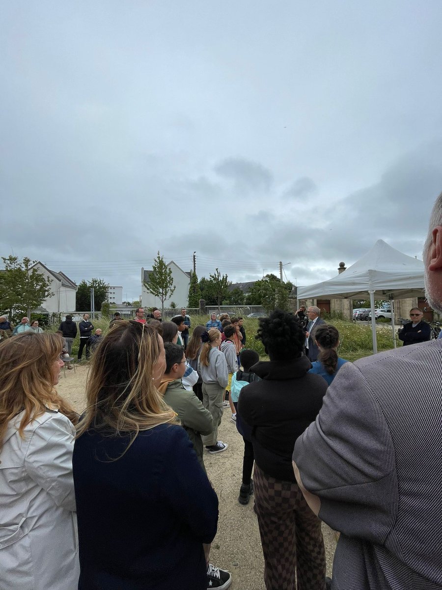 Lysiane_Metayer's tweet photo. [Vie locale - Ouverture du parc Nominoë du quartier de Bodélio]
🌱 Cet éco-quartier », vise à être plus durable que des constructions standards. Mis en œuvre grâce à entre autres à l’apaisement des mobilités et un espace de respiration qui se traduit par une forte végétalisation https://t.co/tHjbTXouc0