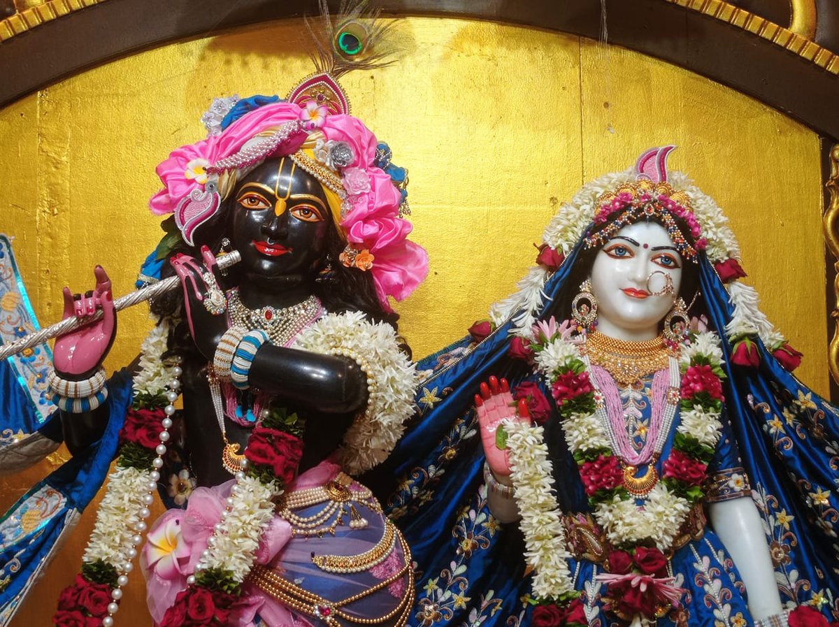 IskconAmravati's tweet photo. ━❀꧁𝐻𝑎𝑟𝑒 𝐾𝑟𝑖𝑠ℎ𝑛𝑎꧂❀━

     🙏🏽 Sringar Aarti Darshan 📿
   🌷Sri Sri Rukmini Dwarkadhish || ISKCON Amravati🌷

  ━❀꧁04/07/2024 ꧂❀━

#iskcon #iskconamravati #JaiShreeRam #RadhaMohan #RadheShyam #radhikamadan #KrishnaMohini #Temple #Maharashtra #amravati https://t.co/iw3EM6fjrv