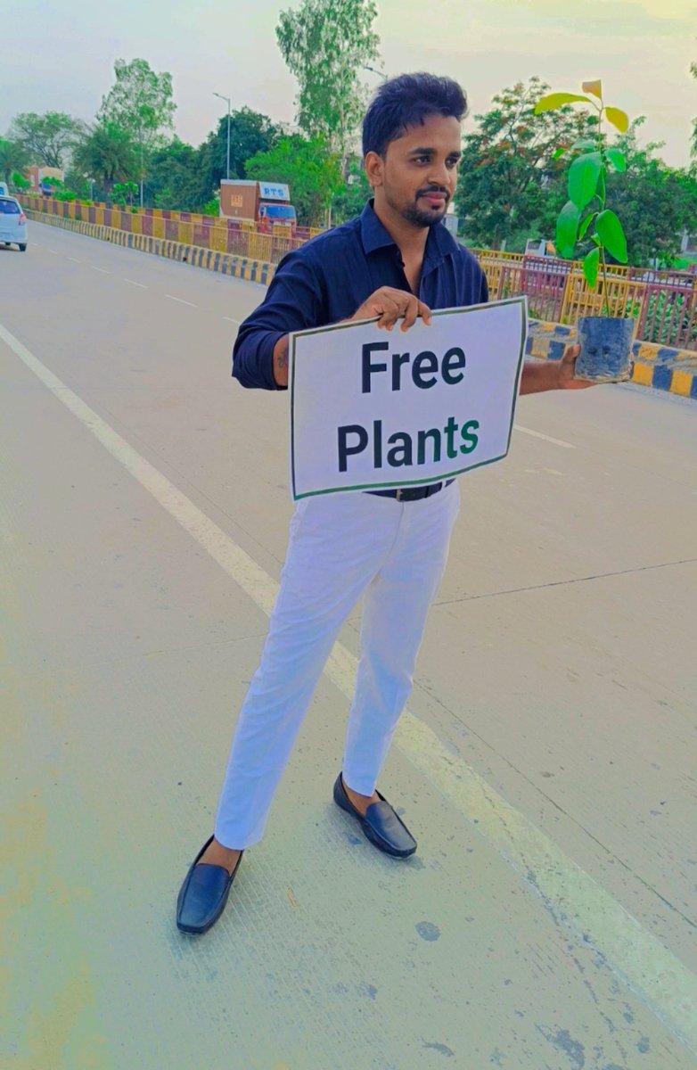 Cgmaurya9911's tweet image. अगर परिंदों के गीत सुनना चाहते हो
तो पिंजड़ा मत खरीदो, पेड़ लगाओ!!
#saveenvironment #savetreesavelife