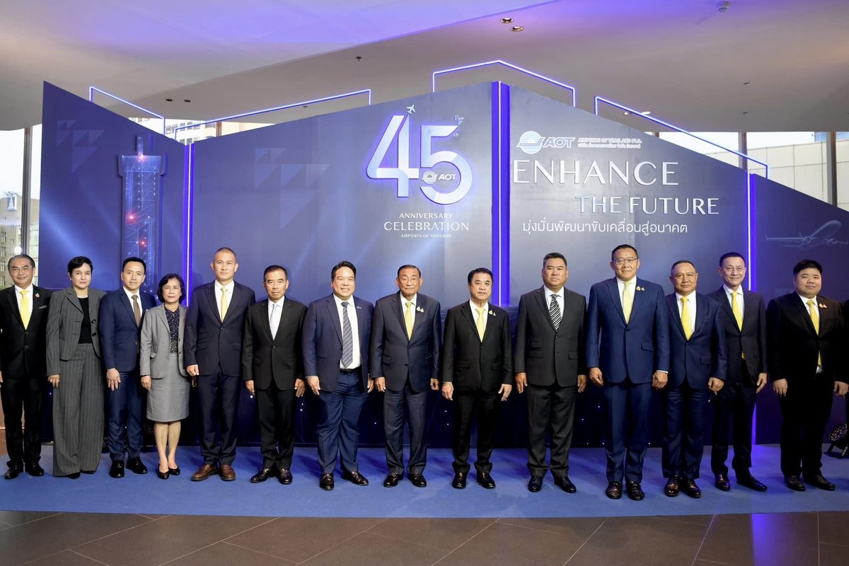nnthotnews's tweet photo. รมว.#คมนาคม เป็นประธานเปิดงาน Dinner Talk เนื่องในโอกาสครบรอบ 45 ปี การดำเนินงานของบริษัท #ท่าอากาศยานไทย จำกัด (มหาชน) (#ทอท.) ทั้งนี้ รมว.#ท่องเที่ยวและกีฬา ยังกล่าวสนับสนุน #อุตสาหกรรมการบินไทย เป็นศูนย์กลางการบินภูมิภาค ตามวิสัยทัศน์ #ThailandVision ของรัฐบาลที่มุ่งพัฒนาประเทศไทยให้เป็น #ศูนย์กลางอุตสาหกรรมระดับโลก เพื่อขับเคลื่อนเศรษฐกิจไทยสู่อนาคตที่ยั่งยืน ย้ำการท่องเที่ยวสร้างรายได้ให้กับคนไทยกว่า คิดเป็นมูลค่าทางเศรษฐกิจกว่า 2.3 ล้านล้านบาท หรือ 70% ของ #งบประมาณรายจ่ายประจำปี
