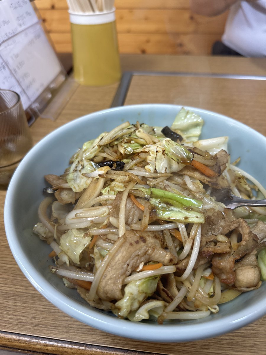 pi_tan_8899's tweet photo. 市役所近く　新オープン、魚の町飯店さん🐉

店内に入るとむせるような唐辛子を炒めた香り

メニューを見てあれ？と思われた皆さん、そういう事なんです。

四川丼をいただきましたが、もうね、完璧ですよ😋　市役所あたりの人、朗報すぎますよ!

#すまんな
#スマオブ中華部 https://t.co/Vu3KwtwETg