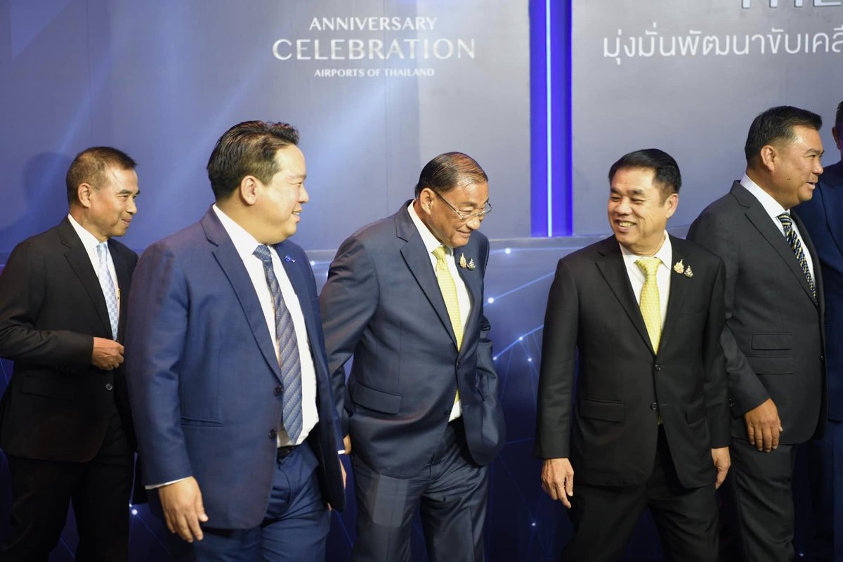 nnthotnews's tweet photo. รมว.#คมนาคม เป็นประธานเปิดงาน Dinner Talk เนื่องในโอกาสครบรอบ 45 ปี การดำเนินงานของบริษัท #ท่าอากาศยานไทย จำกัด (มหาชน) (#ทอท.) ทั้งนี้ รมว.#ท่องเที่ยวและกีฬา ยังกล่าวสนับสนุน #อุตสาหกรรมการบินไทย เป็นศูนย์กลางการบินภูมิภาค ตามวิสัยทัศน์ #ThailandVision ของรัฐบาลที่มุ่งพัฒนาประเทศไทยให้เป็น #ศูนย์กลางอุตสาหกรรมระดับโลก เพื่อขับเคลื่อนเศรษฐกิจไทยสู่อนาคตที่ยั่งยืน ย้ำการท่องเที่ยวสร้างรายได้ให้กับคนไทยกว่า คิดเป็นมูลค่าทางเศรษฐกิจกว่า 2.3 ล้านล้านบาท หรือ 70% ของ #งบประมาณรายจ่ายประจำปี