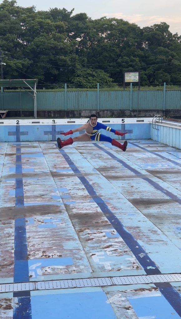 Hiromu_Makino's tweet photo. そして！JC『呪術廻戦』27巻発売を記念して新宿、渋谷周辺を髙羽史彦がアドトラックで走り回る事が決まりました！
そのアドトラの髙羽史彦の声をなんと私が担当致しました！
見たい～！！！
見つけたらぜひ投稿して教えてくださいね！

#呪術廻戦
#髙羽史彦
#アドトラック
#余計なお世WiFi
#牧野裕夢 https://t.co/iA08JSkaUz