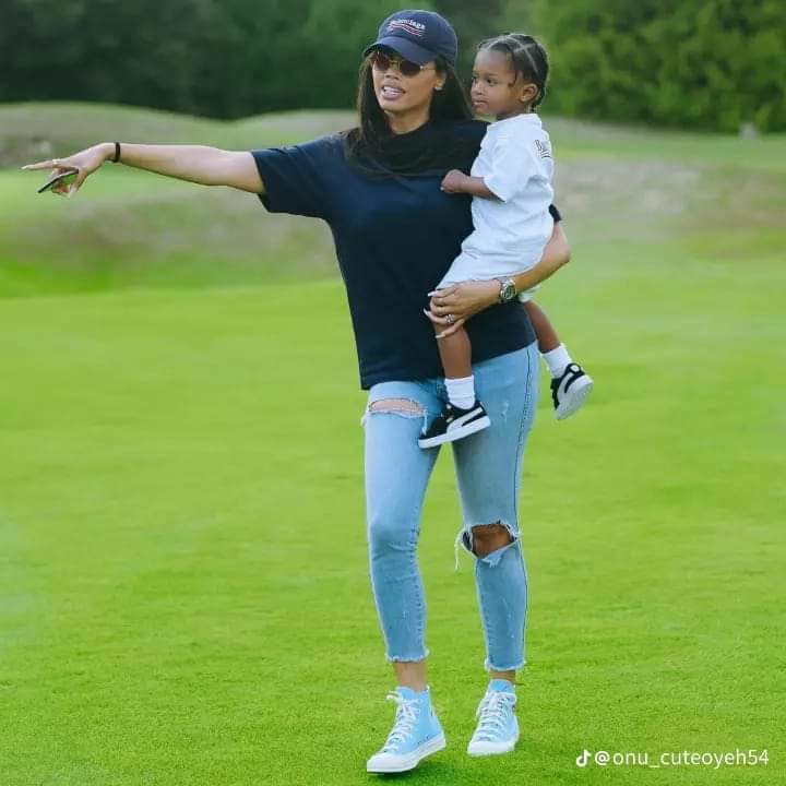 momoloshom tweet media