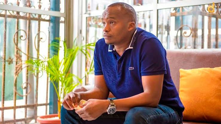 KenyanSays's tweet photo. Mohamed Ali went from Exposing Corrupt politicians to becoming a Corrupt MP Himself.  KJ started from mimicking Kamotho to being Kamotho himself. Jaguar went from singing about politicians who are vigeugeu to being A kigeugeu Himself. #Maandamano #JKLive https://t.co/TU6yhWMHdV