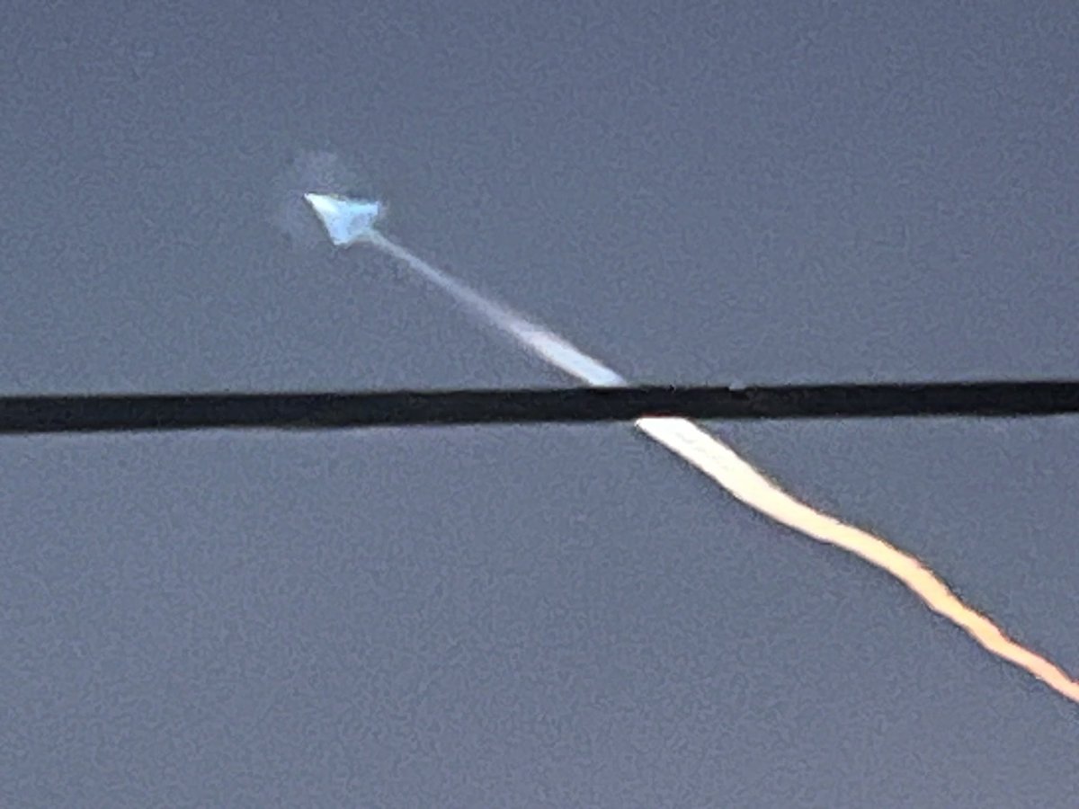 CaliKatBird's tweet photo. Injured knee kept me inside & iPhone wasn’t cooperating, but here’s the @fireflyspace rocket launch from my bedroom window. #FireflyAlpha #nasaspaceflight #vandenberg https://t.co/13Ax7EcLnZ