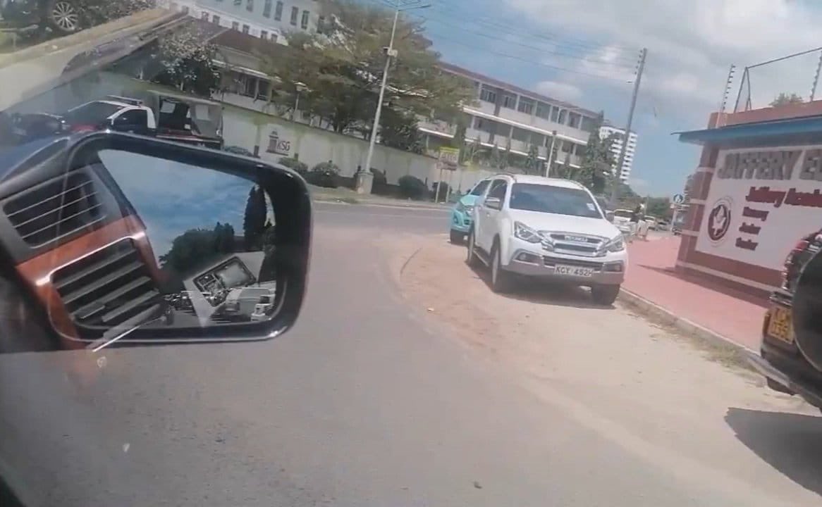 BennonMaina's tweet photo. Whatever you do with this info, it’s up to you.

It’s been curated for educational purposes only 😂.

But trust me, there’s nothing more intriguing than being pulled over by a 760Li with full on blues &amp; twos &amp; being handcuffed by a ‘boy’ chauffeur 😂 

#RutoMustGo
#7DaysOfRage https://t.co/VXqbDZL7pp