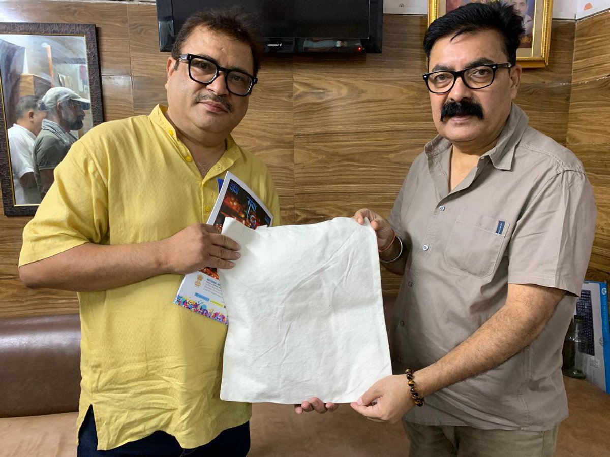bharatpathak08's tweet photo. राष्ट्रीय स्वच्छ गंगा मिशन
नमामि गंगे
गंगा विचार मंच
दैनिक जीवन में कपड़े के थैले का प्रयोग करें
ऐसा अनुरोध है ।
#InternationalPlasticBagFreeDay
#ProPlanetPeople #MissionLiFE #unplastic #plasticfree #GangaVicharManch #NamamiGange
@cleanganganmcg @NITIAayog @Sewa_Intl https://t.co/jsNFDY45oM