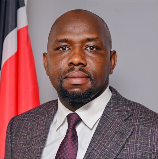 If president Ruto keeps Kipchumba Murkomen as his CS past Friday because they are friends.  Let it be known that the President has no goodwill of fighting corruption and we need to hit the streets again. Kipchumba Murkomen should be the first CS to be fired. #Maandamano #JKLive