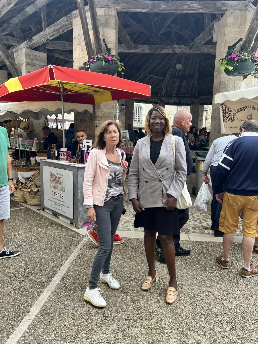 Huguette_Tiegna's tweet photo. Àu marché de #Martel, à #Souillac, porte-à-porte et boitage à #Cuzance, à #Baladou, collage à #Gramat #Montvalent et #Saigne. Toujours à votre écoute et à votre service.

Face aux extrêmes, j’ai toujours défendu un projet humaniste et républicain, et la valeur travail qui est facteur d’émancipation et de progrès pour tous, quelles que soient nos origines.

Merci pour votre accueil chaleureux ! 

Le 7 juillet, je compte sur vous ! Vous pouvez compter sur la force de mon engagement à vos côtés, avec fidélité !