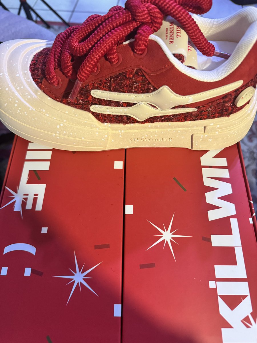 KICCrew's tweet photo. Dare to be different , unique, but cute AF I got 2 pair https://t.co/uNKrhDEkr2 https://t.co/kYTE6uWw7o