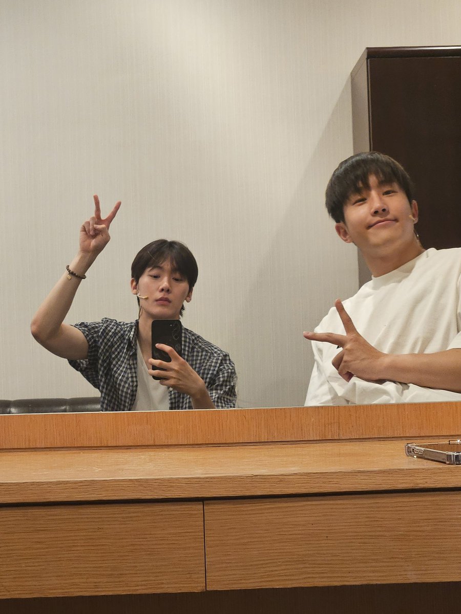 ASTRO ์์คํธ๋ก tweet media
