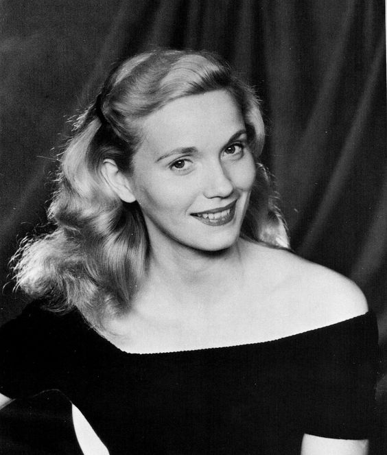 TheDarkPages's tweet photo. Happy 100th birthday to the incomparable Eva Marie Saint. She is a treasure. https://t.co/B4Wi7BQcuM