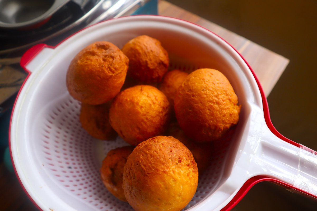 growing_ghana22's tweet image. Meet Sherifa, a dedicated #GFC member utilizing Orange-Fleshed Sweet Potato #OFSP to make delicious snacks on a large scale. Rich in vitamin A, #OFSP is not only enhancing the nutritional value of her snacks but also providing a healthier alternative for the community. #GROWING