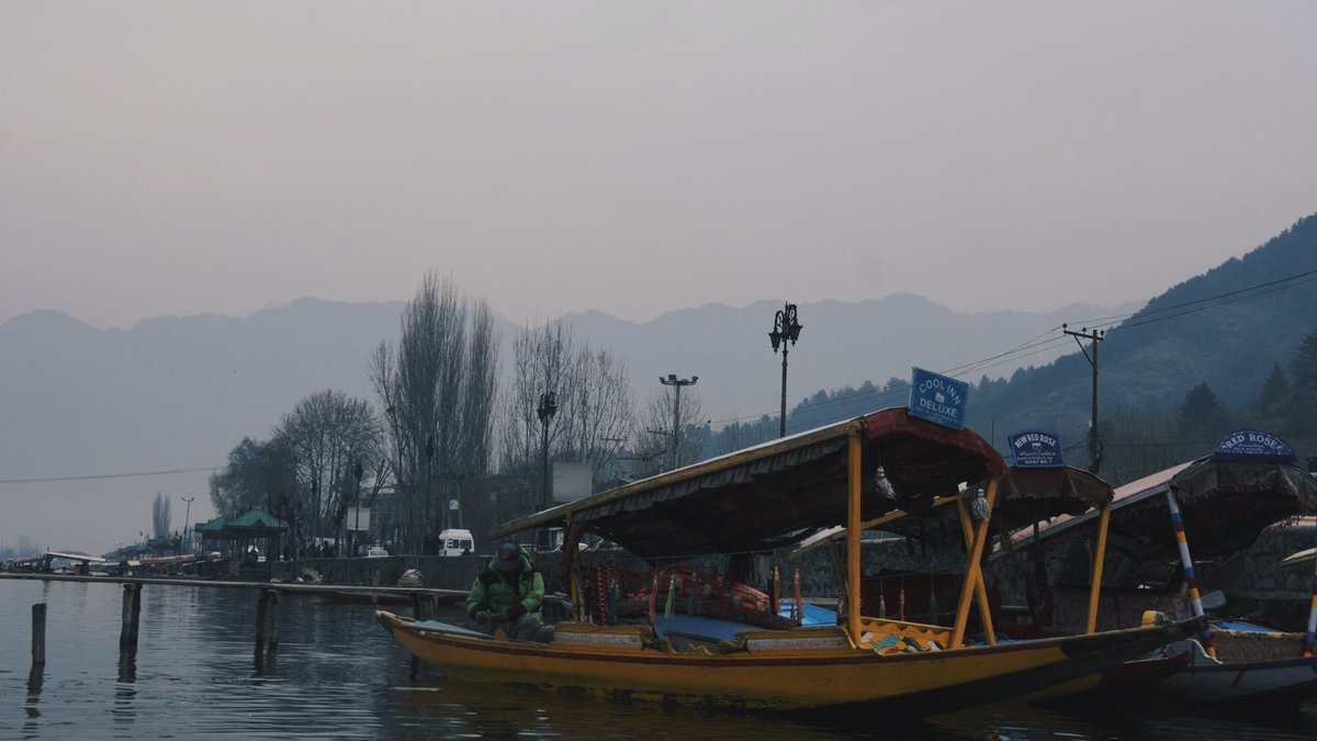 Dulu aku tak faham kenapa orang cakap muda2 ni kenapa banyak travel tapi bila aku pergi Kashmir haritu baru aku faham.

Ada banyak benda kita boleh belajar bila kita travel ni. 

Bukan sekadar nak sightseeing je tapi aku dapat tengok macam mana budaya dan sikap orang luar. Cont-