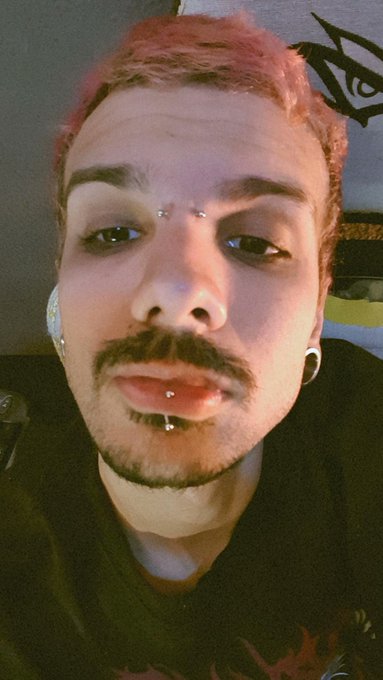 Sobrou s&oacute; lembran&ccedil;as e fotos desse piercing T_T (e uma marca no meio da cara que n&atilde;o saiu) kkkkkkkkk