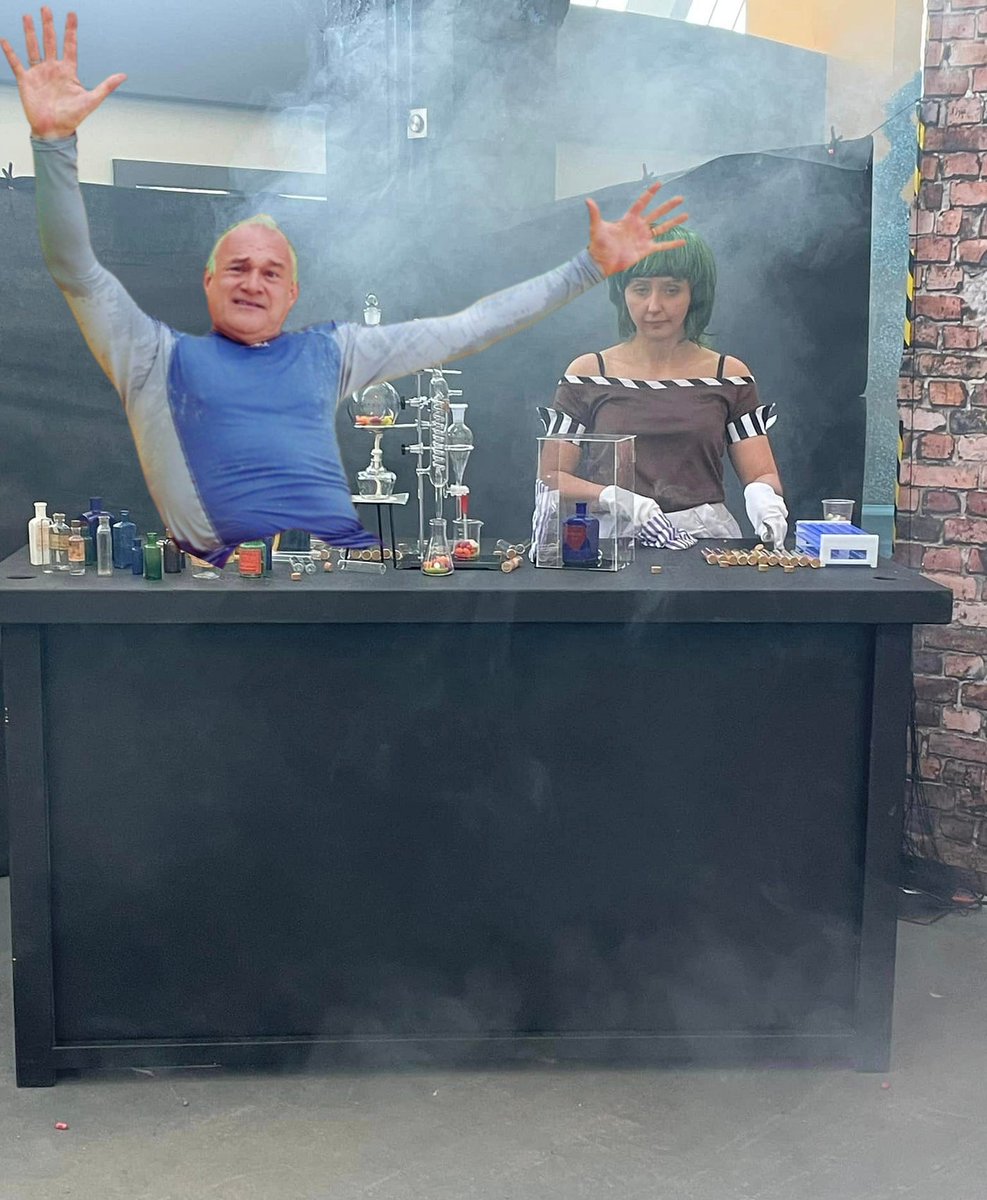 BREAKING: For his final Lib Dem Election stunt, Ed Davey has been seen at the Glasgow Willy Wonka Experience