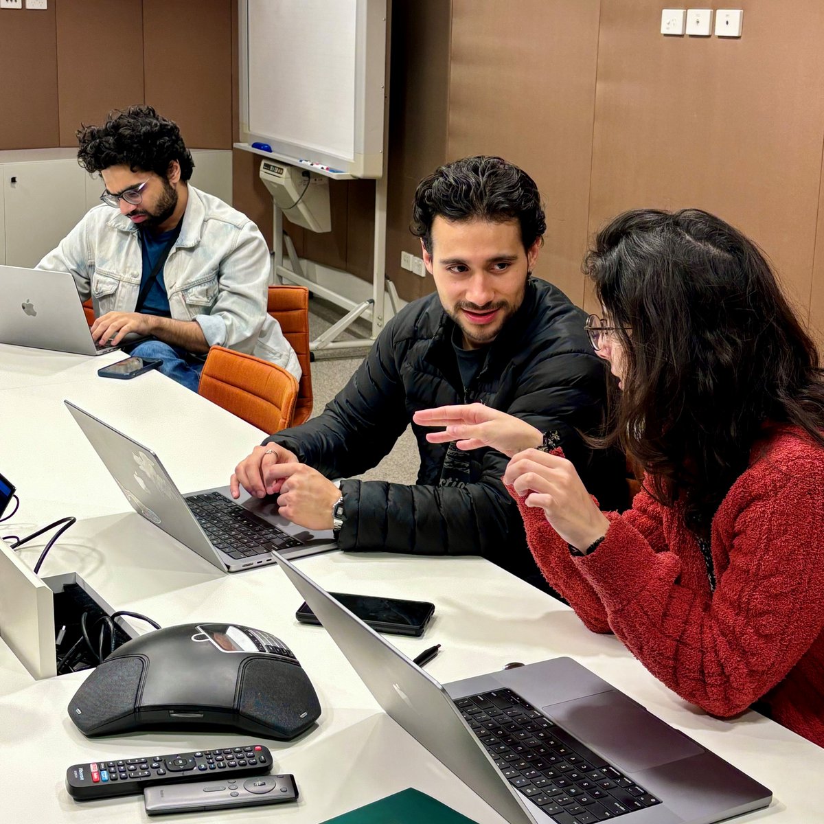 QIMRB_Institute's tweet photo. Coding problems—like many of life’s problems—are easier to overcome when shared.  This is the philosophy behind QIMR Berghofer’s student-led Coding Hub launched in early 2024 by PhD candidates Adrian Ilich (Mucosal Immunology Lab) and Isabela Almeida (Functional Genetics Lab). https://t.co/4n0AMpSxTq