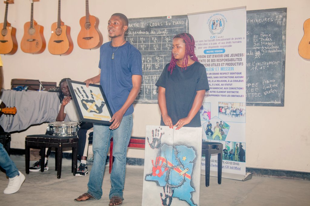 Cjv001's tweet photo. Une délégation de la #GIZ œuvrant pour le programme Service Civil pour la Paix a séjourné à #Goma, pour une séance de travail avec le staff du Club des Jeunes pour la Vie.

Aussi, pour s'imprégner de l'évolution des collectes d'initiatives artistiques pour la Paix.

@forumzfd https://t.co/sSyT25I2hy