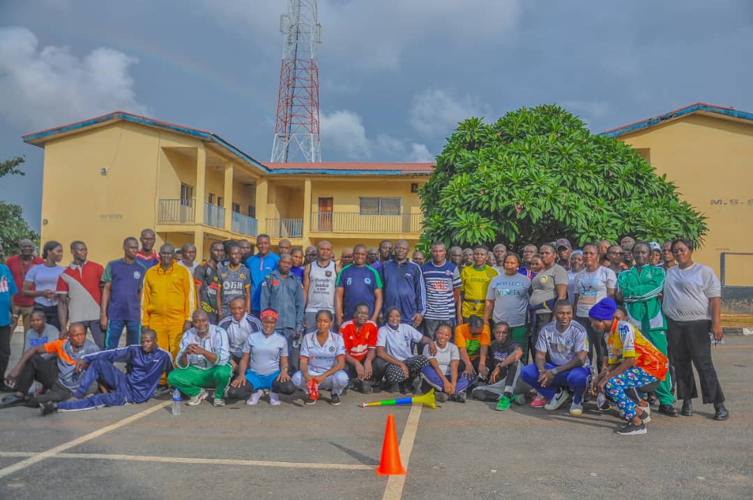 *Police Engage In Keep Fit Exercise As CP Adeniran Harps On Benefits Of Sports*
newscombs.blogspot.com/2024/07/police…
<a href="/AbutuSunday12/">Abutu Sunday</a> <a href="/SportsEkiti/">Sports Writers Association Of Nigeria,Ekiti State</a>