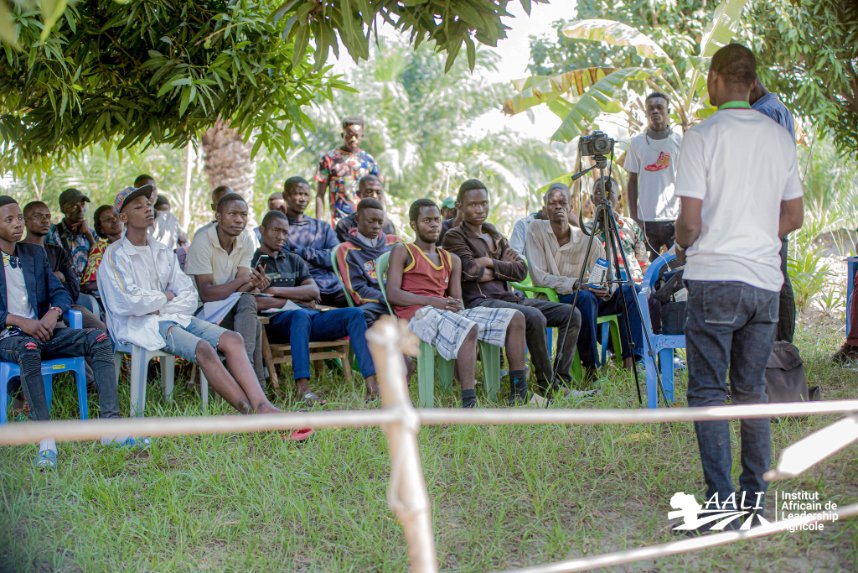 Face à la rareté d'aliments pour #poissons à Nkuadi, la #brigadedeJeunes d'AALI a formé les jeunes pisciculteurs du quartier Lukelenge, dans la province du Kasaï-Oriental sur la production des aliments pour poissons avec des ingrédients locaux et sous-produits #agricoles.