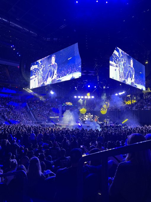 Great seats and great performance by @piercetheveil https://t.co/CuEu7ohL8z<a class="tags" target="_blank" title="On Twitter" href="/?out=eyJ0eXAiOiJKV1QiLCJhbGciOiJIUzUxMiJ9.eyJpYXQiOjE3MjE1NDUzMjEsImlzcyI6InR3cG9ybnN0YXJzLmNvbSIsIm5iZiI6MTcyMTU0NTMyMSwiZXhwIjoxNzUzMDgxMzIxLCJyZWRpcmVjdF91cmwiOiJodHRwczovL3R3aXR0ZXIuY29tL3BpZXJjZXRoZXZlaWwifQ.RhjEWz-mwbsDZ73HvPZtnNvhS7qyWTPrx7wHN0ubuVP70pFw_-MNRKYH6aWIsSFfDQj21jJNJwyGAXBhgZDc8A">@piercetheveil</a><a href="/tag/realloyalfans"class="tags"><span>#realloyalfans</span></a>