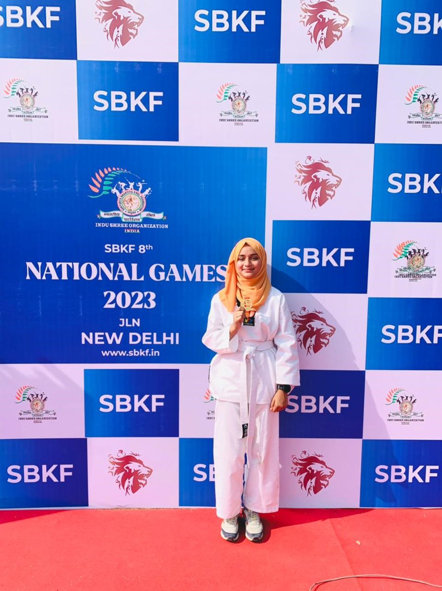 fizzah633's tweet photo. Shaista Ilyas from Karnah has emerged as a shining star in Taekwondo, securing a Gold Medal at the prestigious Kala Utsav! 🥇#TaekwondoChampion #ProudMoment #FutureOfKupwara #KupwaraYouthShining #KupwaraYouthIcons https://t.co/ZIhg5uJZML