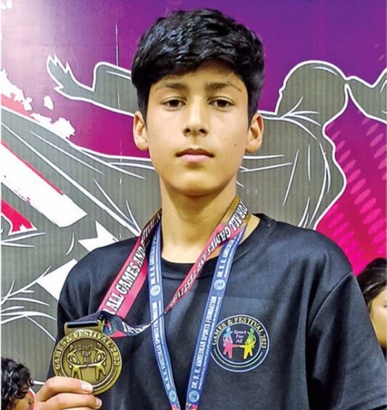 fizzah633's tweet photo. Zakir Bashir Tantray from Govt Middle School Chountipora, Mawer, Kupwara, has emerged victorious on the international stage! His outstanding performance brings pride to his school and district, showcasing the potential of young athletes in the region. #FutureOfKupwara https://t.co/qpQZzXNJTH