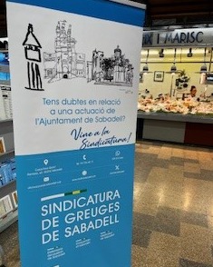 Si aquests dies aneu al @mercatcentralsbd veure un 'rollup' amb informació de la Sindicatura de Greuges de #Sabadell. És una acció de difusió de la institució que itinerarà per tots els mercats municipals de la ciutat. Fins el setembre 'serem' al Mercat Central.