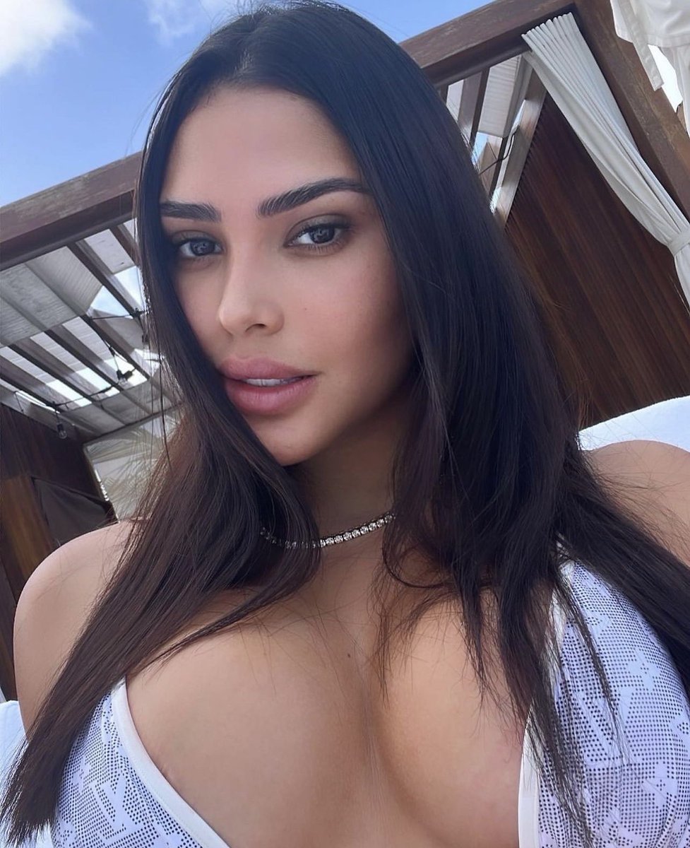 anapaulasaenz98's tweet photo. Let me take a selfie 🤳 https://t.co/Ur6I2hEhri